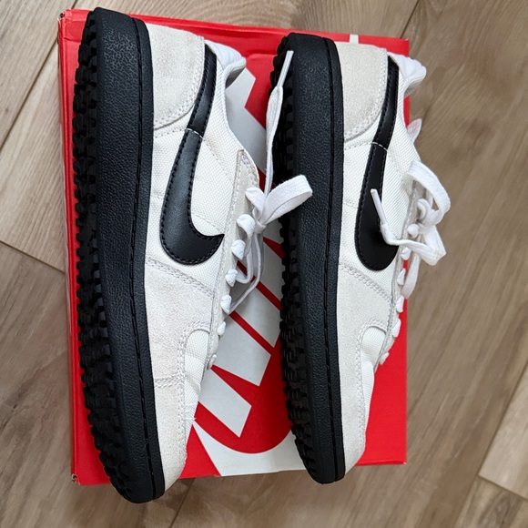 Nike Dunks Boys White and Tan perfect condition - Picture 6 of 7